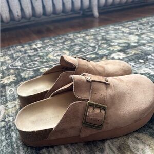 American Eagle Outfitters Tan Suede Mules